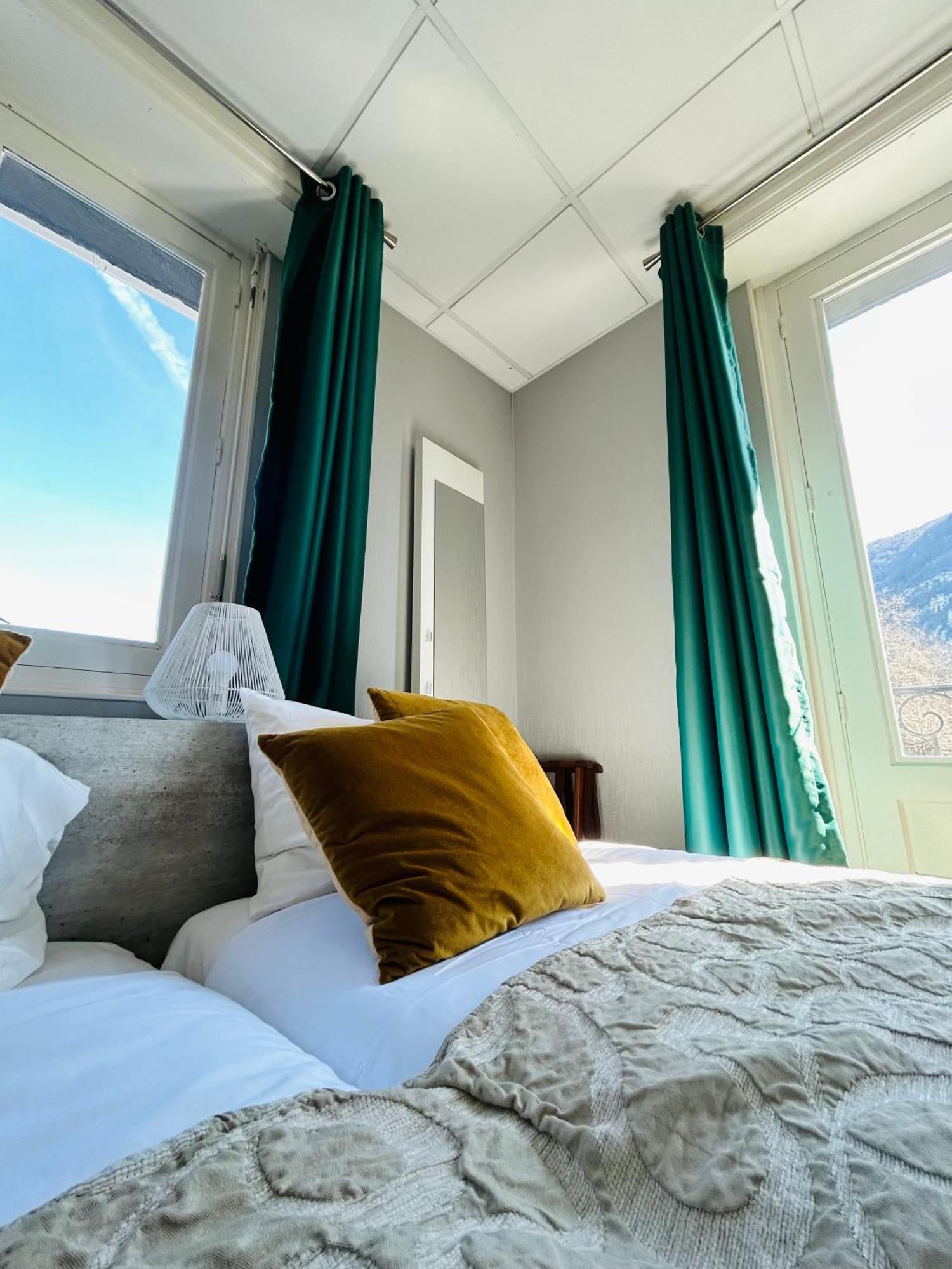 Logis Hotel L'Ayguelade Bielle Eksteriør billede
