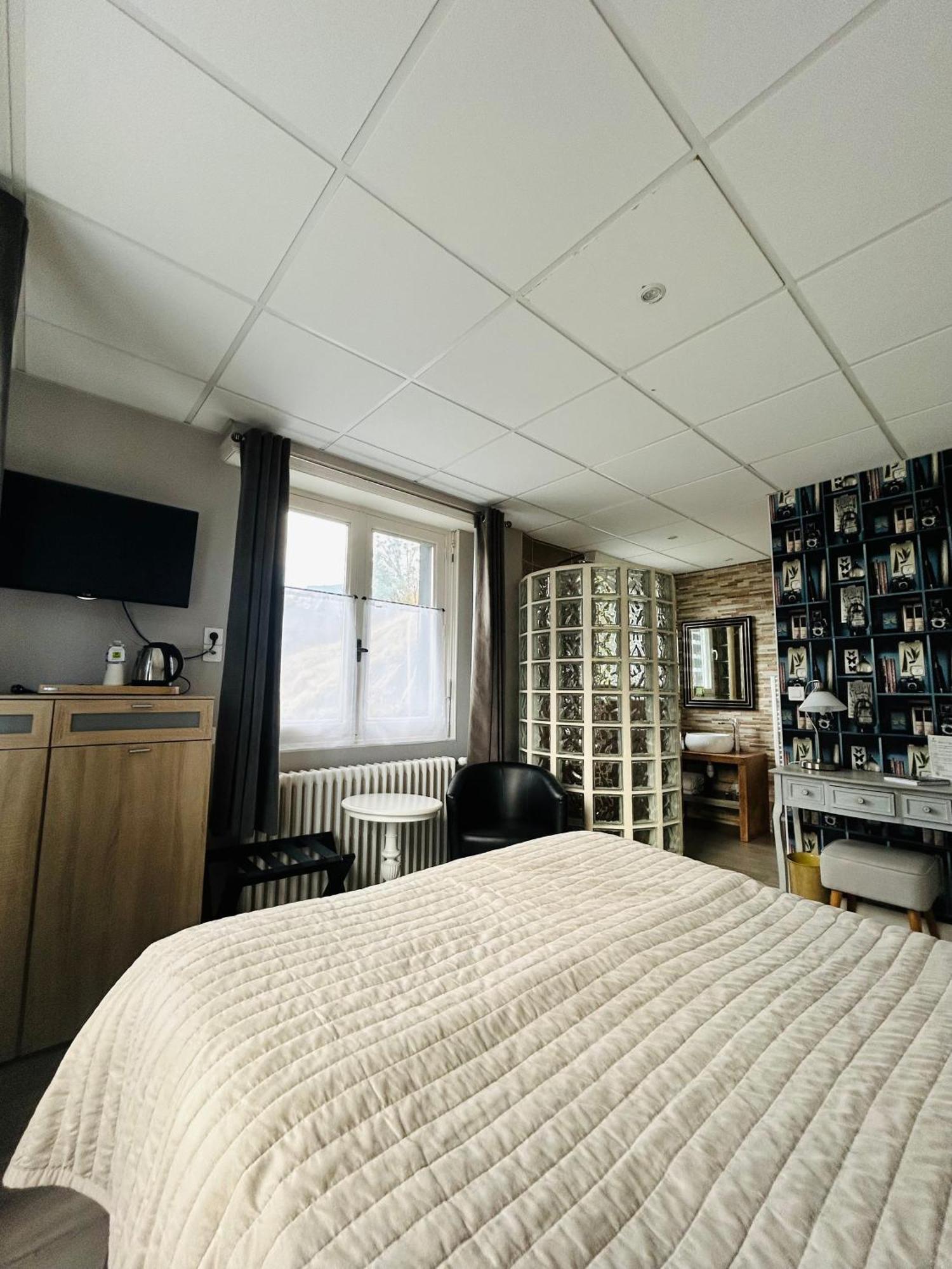 Logis Hotel L'Ayguelade Bielle Eksteriør billede