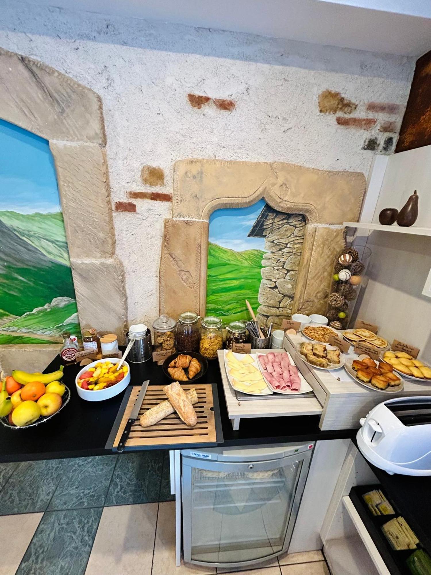 Logis Hotel L'Ayguelade Bielle Eksteriør billede