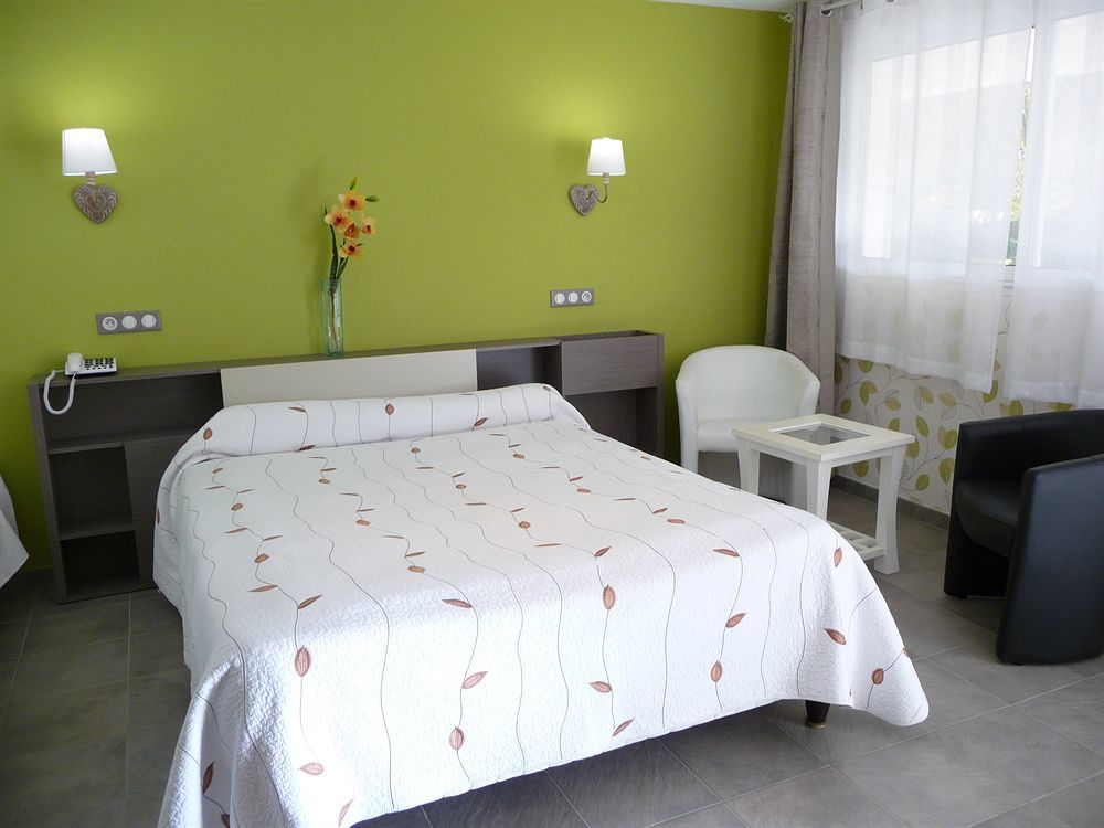 Logis Hotel L'Ayguelade Bielle Eksteriør billede