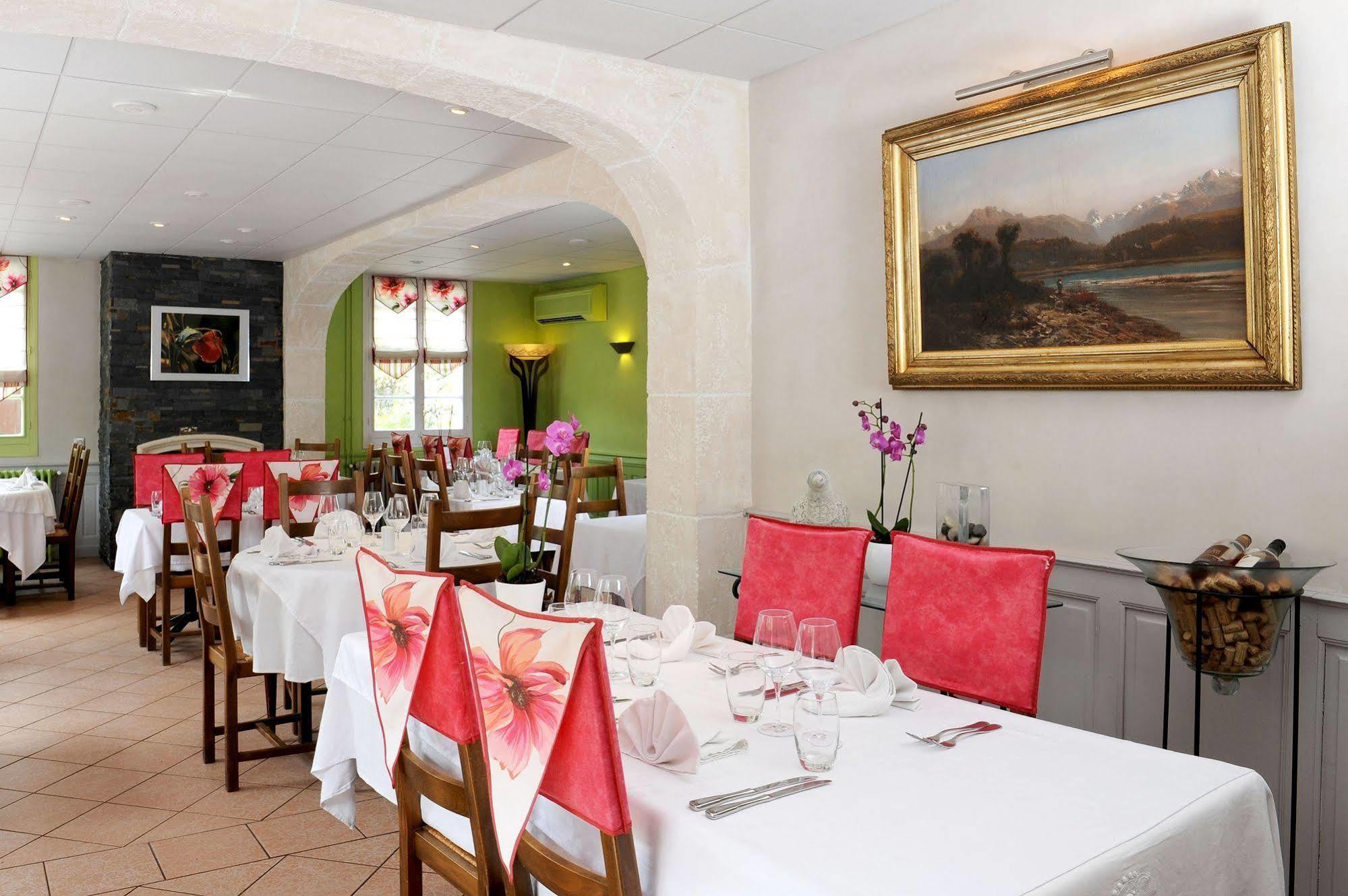 Logis Hotel L'Ayguelade Bielle Eksteriør billede
