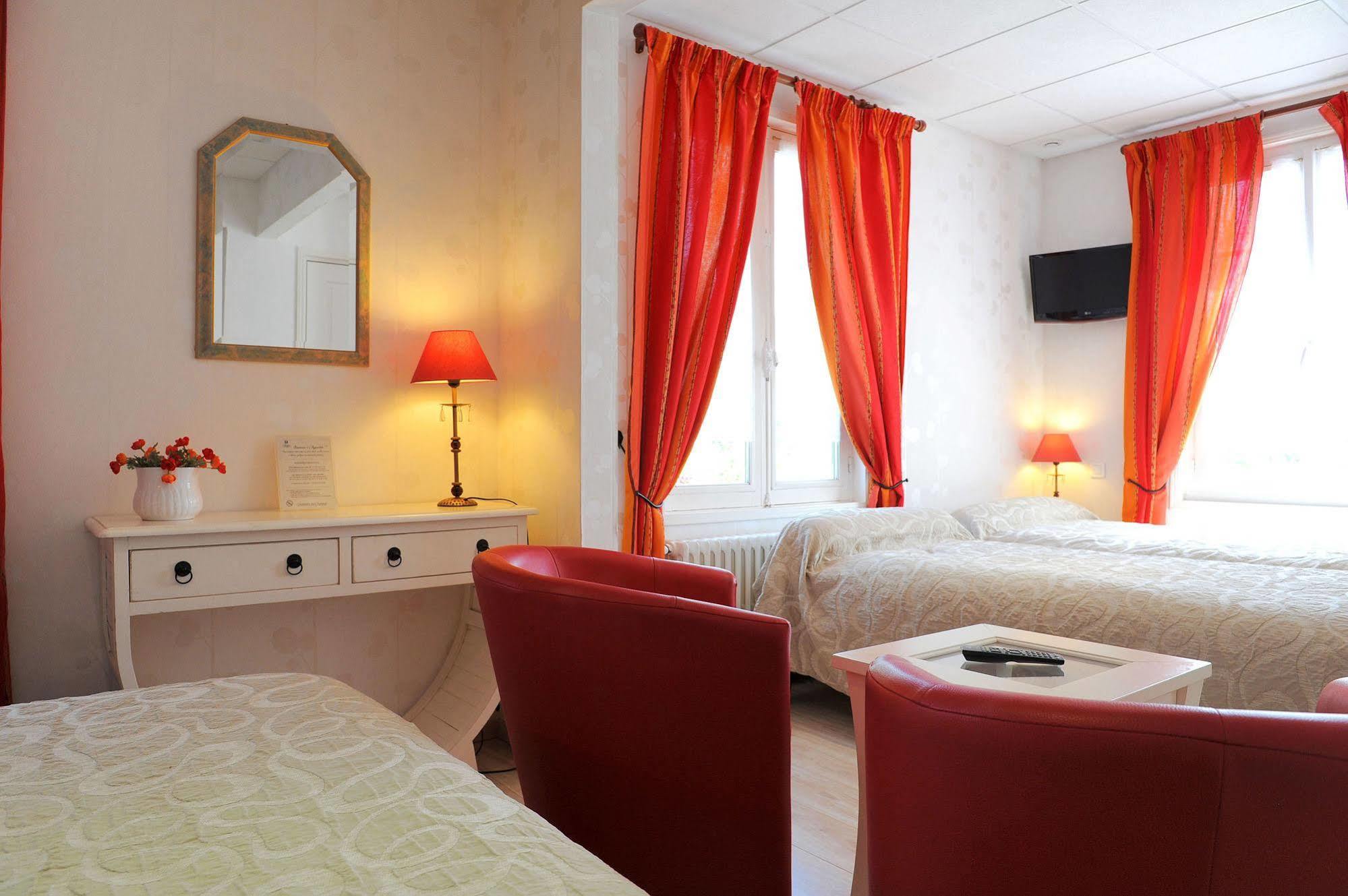 Logis Hotel L'Ayguelade Bielle Eksteriør billede