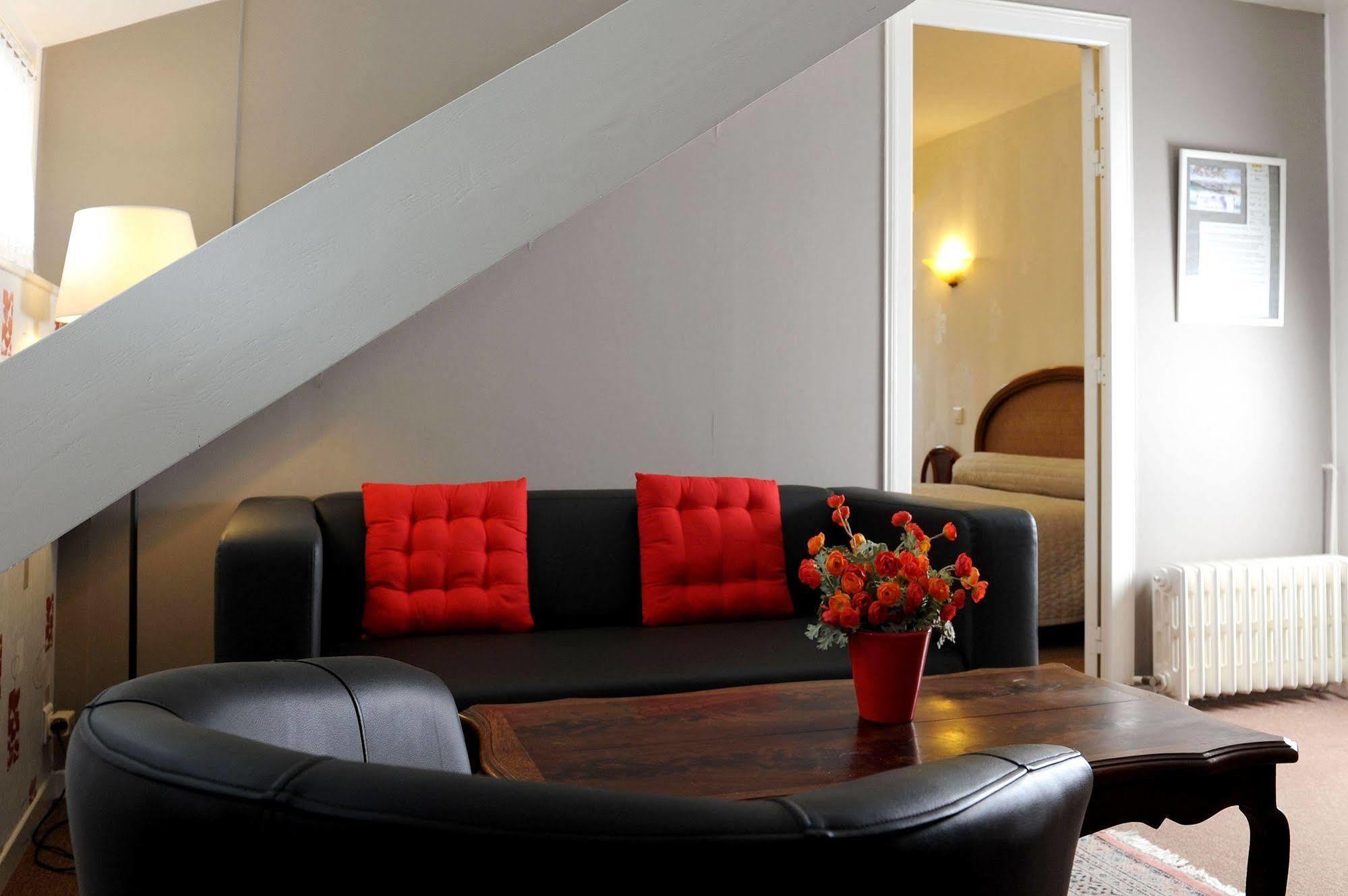 Logis Hotel L'Ayguelade Bielle Eksteriør billede
