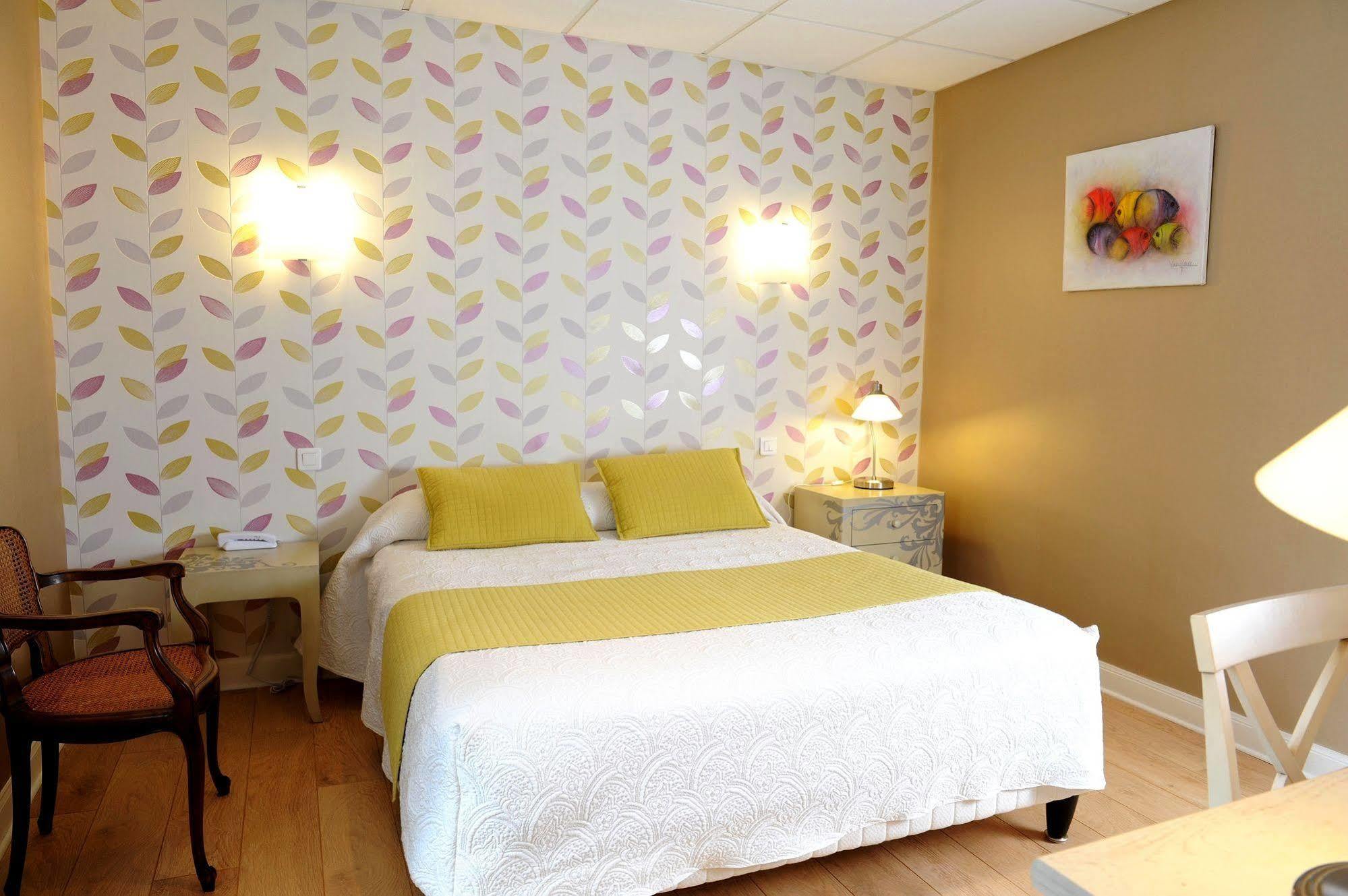 Logis Hotel L'Ayguelade Bielle Eksteriør billede