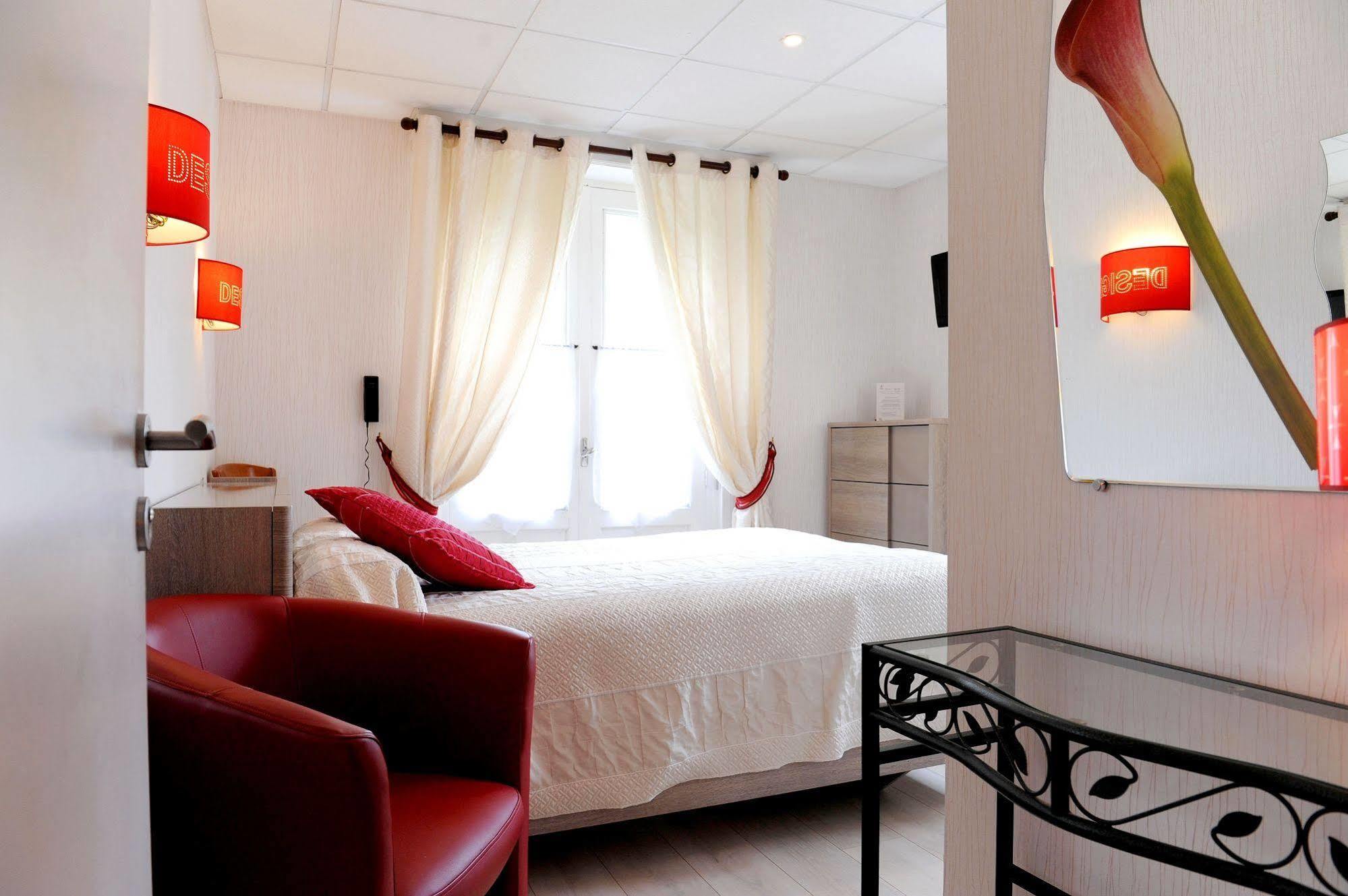 Logis Hotel L'Ayguelade Bielle Eksteriør billede