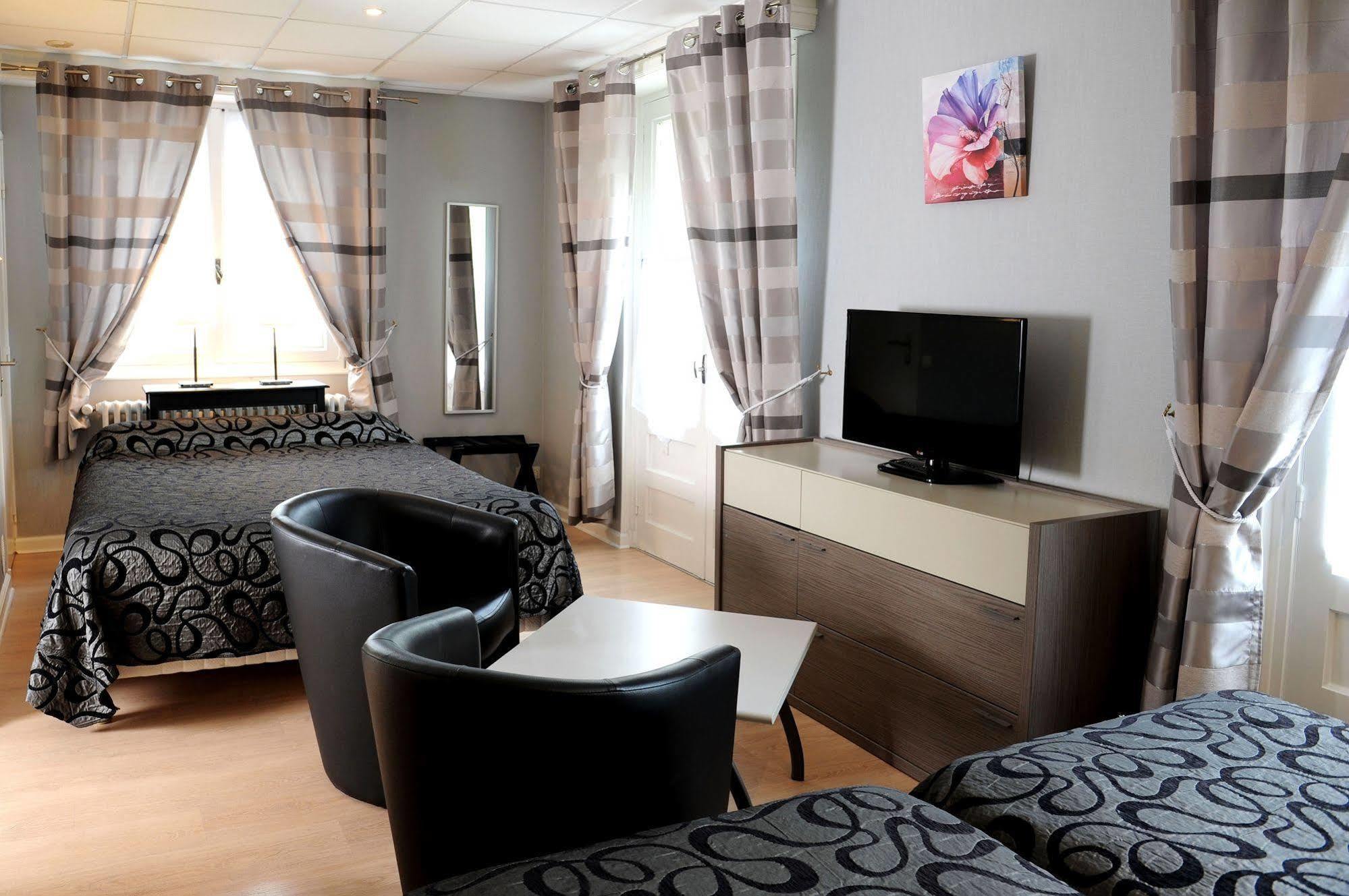 Logis Hotel L'Ayguelade Bielle Eksteriør billede